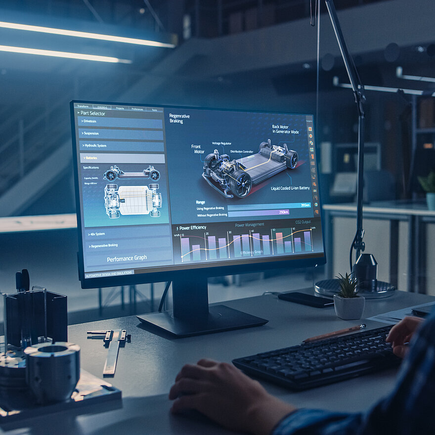 Person arbeitet mit einer Steuergeräte Software