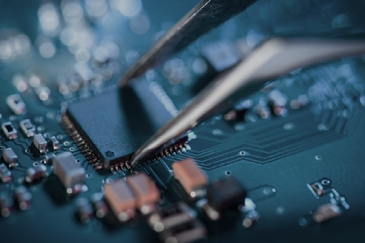 Platine wird zusammengebaut